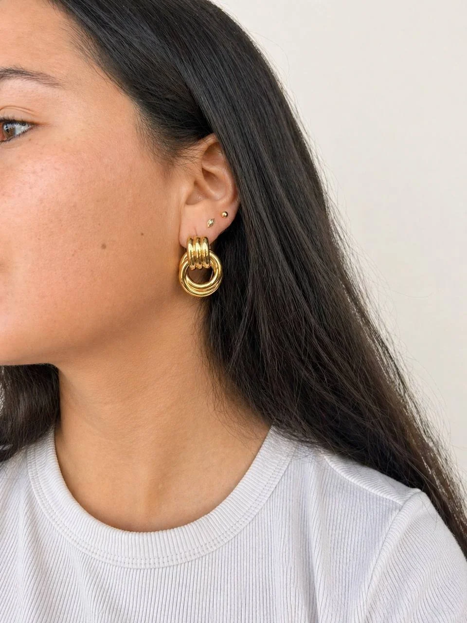 Aros dorados de la colección de joyas Missifus